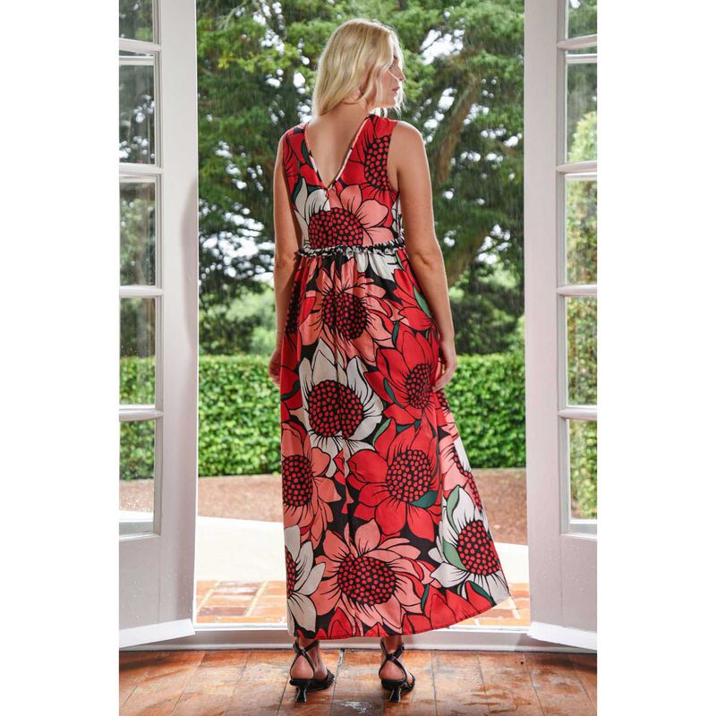 Curate In The Long Dress image number 3